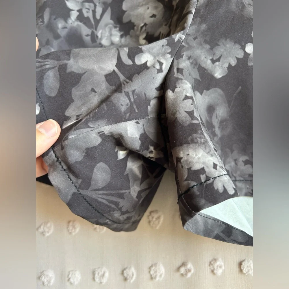 Athleta Brooklyn High Rise Printed Short Sz 8‎ Black Gray Floral
